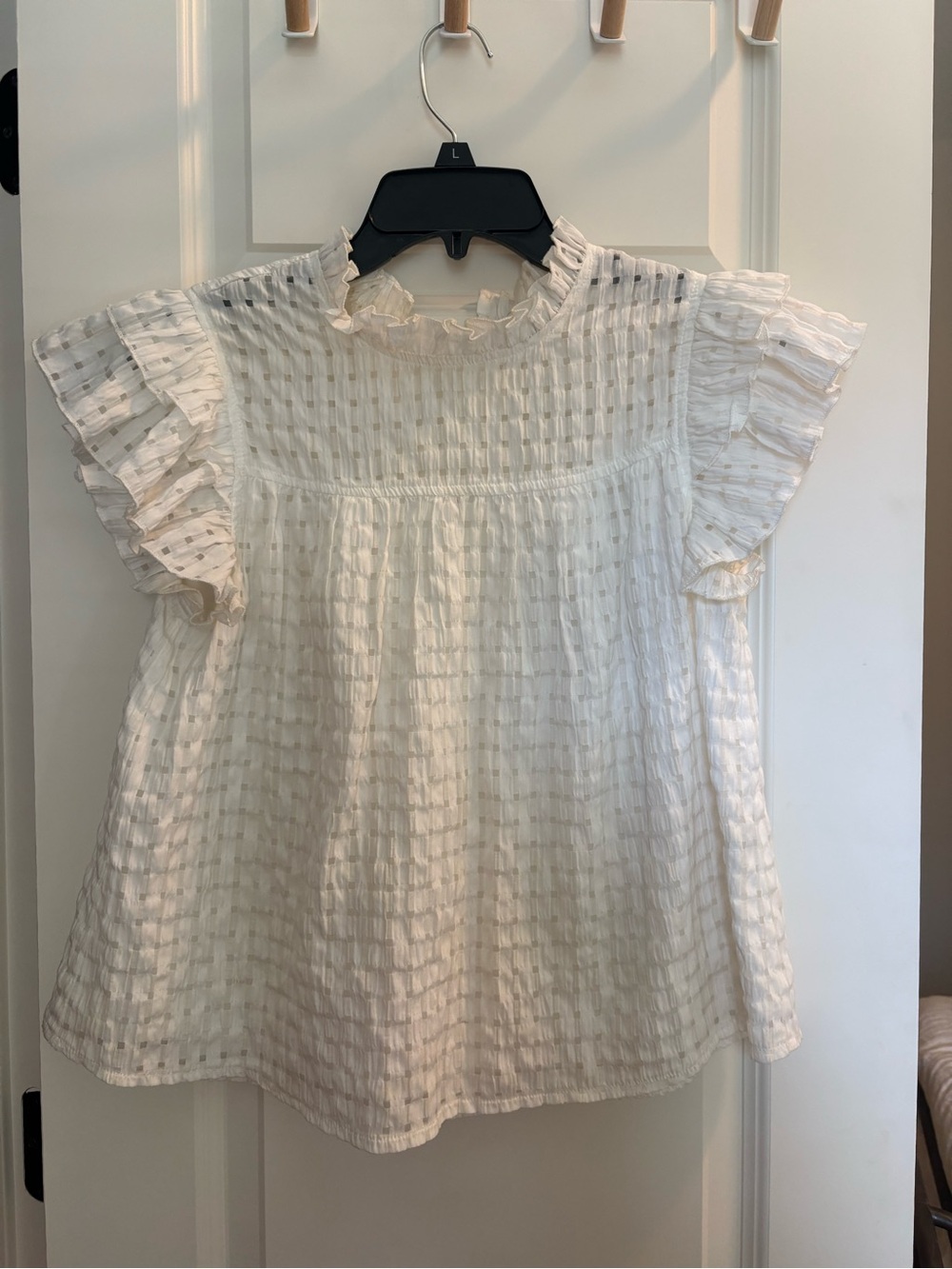 Pinch white ruffle blouse
